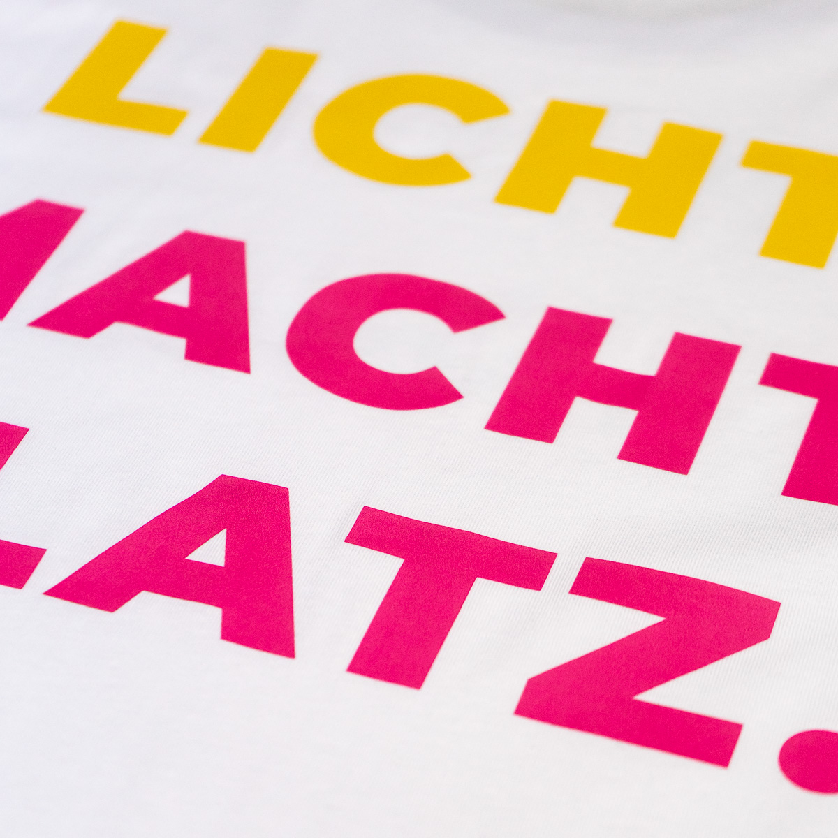 LOV T-Shirt - Licht Macht Platz - White