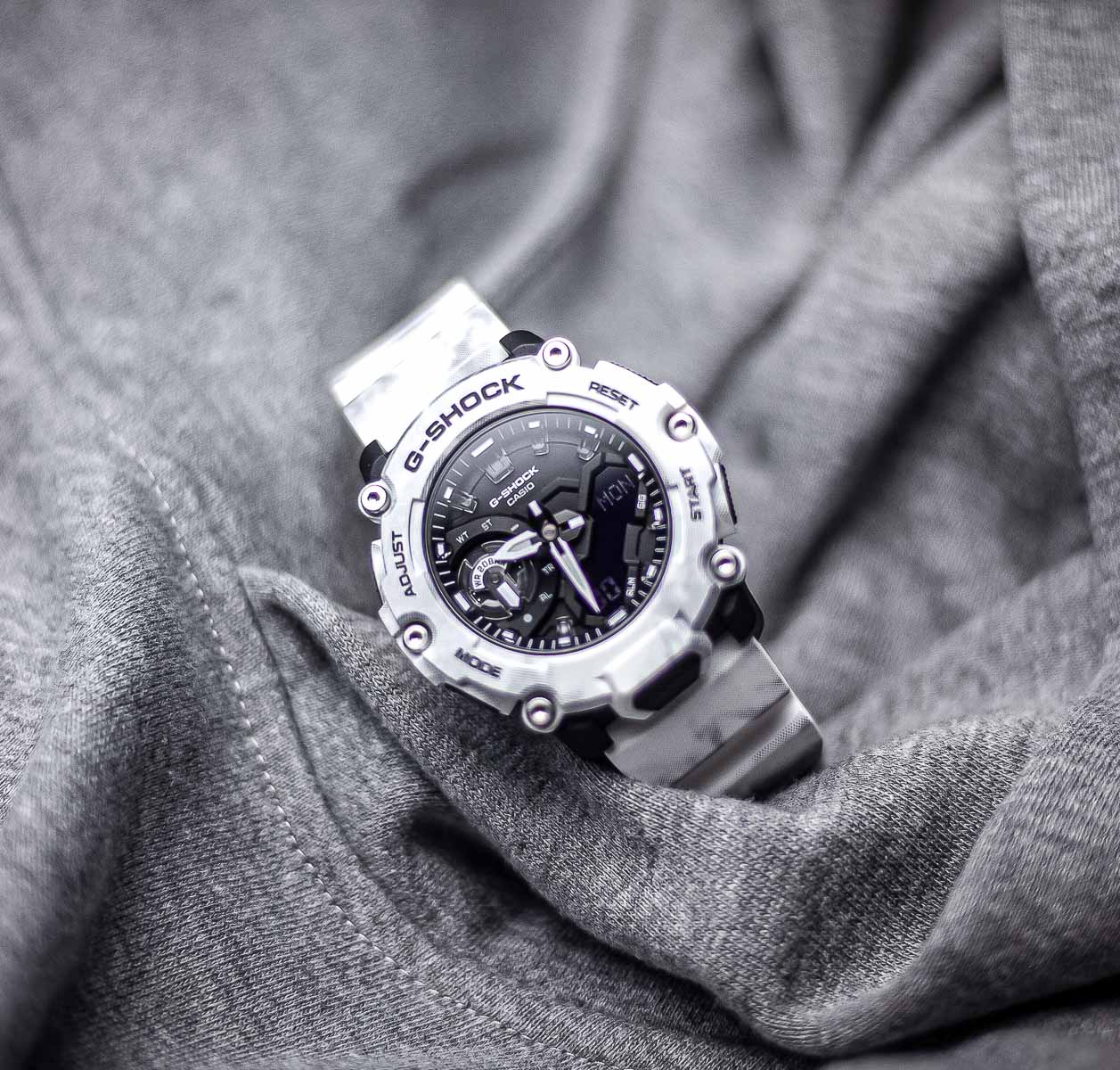G-Shock GA-2200GC-7AER - Snow Camo - White mood