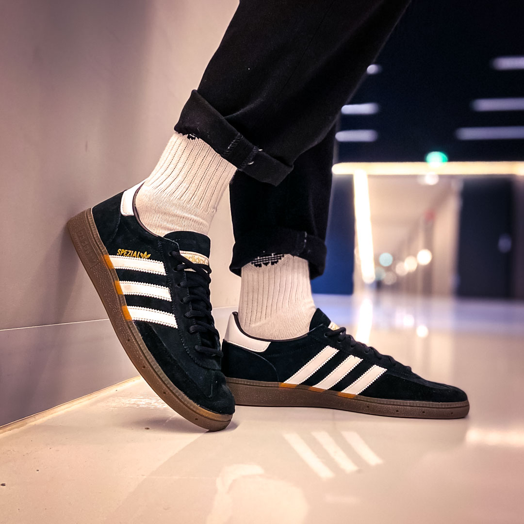 Handball Spezial - Black White