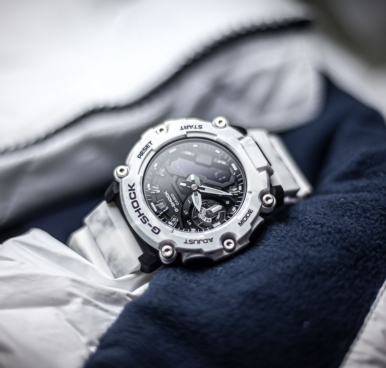 G-Shock GA-2200GC-7AER - Snow Camo - White mood