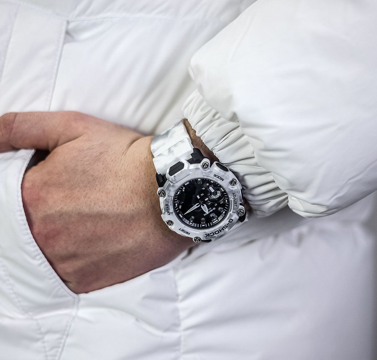 G-Shock GA-2200GC-7AER - Snow Camo - White mood