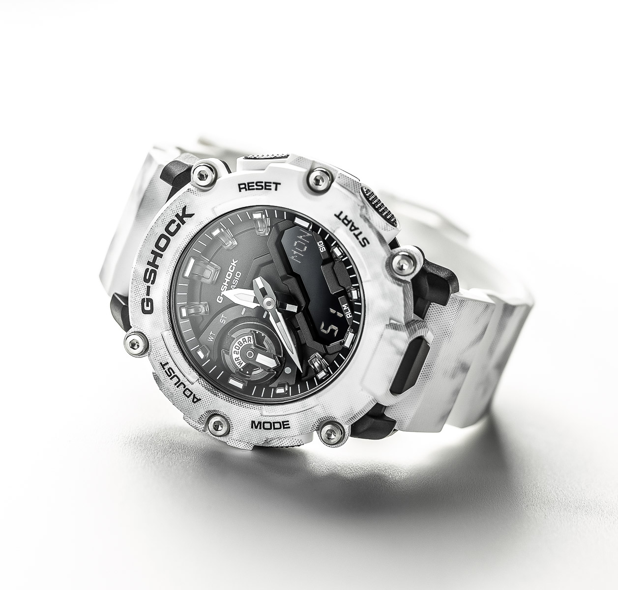 G-Shock GA-2200GC-7AER - Snow Camo - White mood