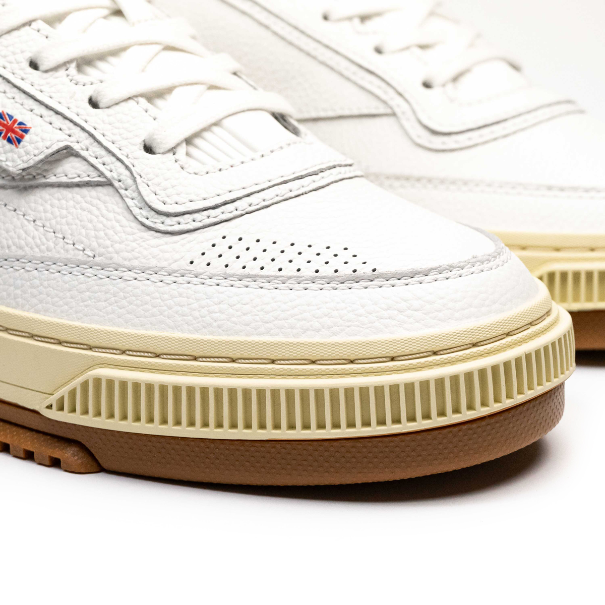 Club C LTD - White Vintage Black