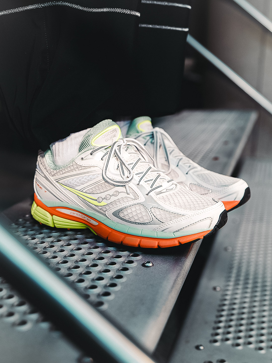 PROGRID Guide 7 - White