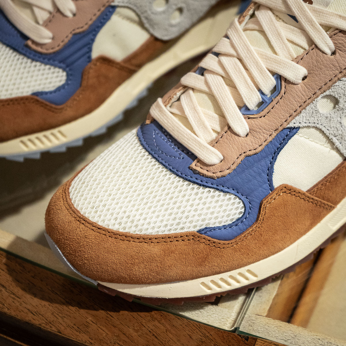 Shadow 5000 - Beige Rust