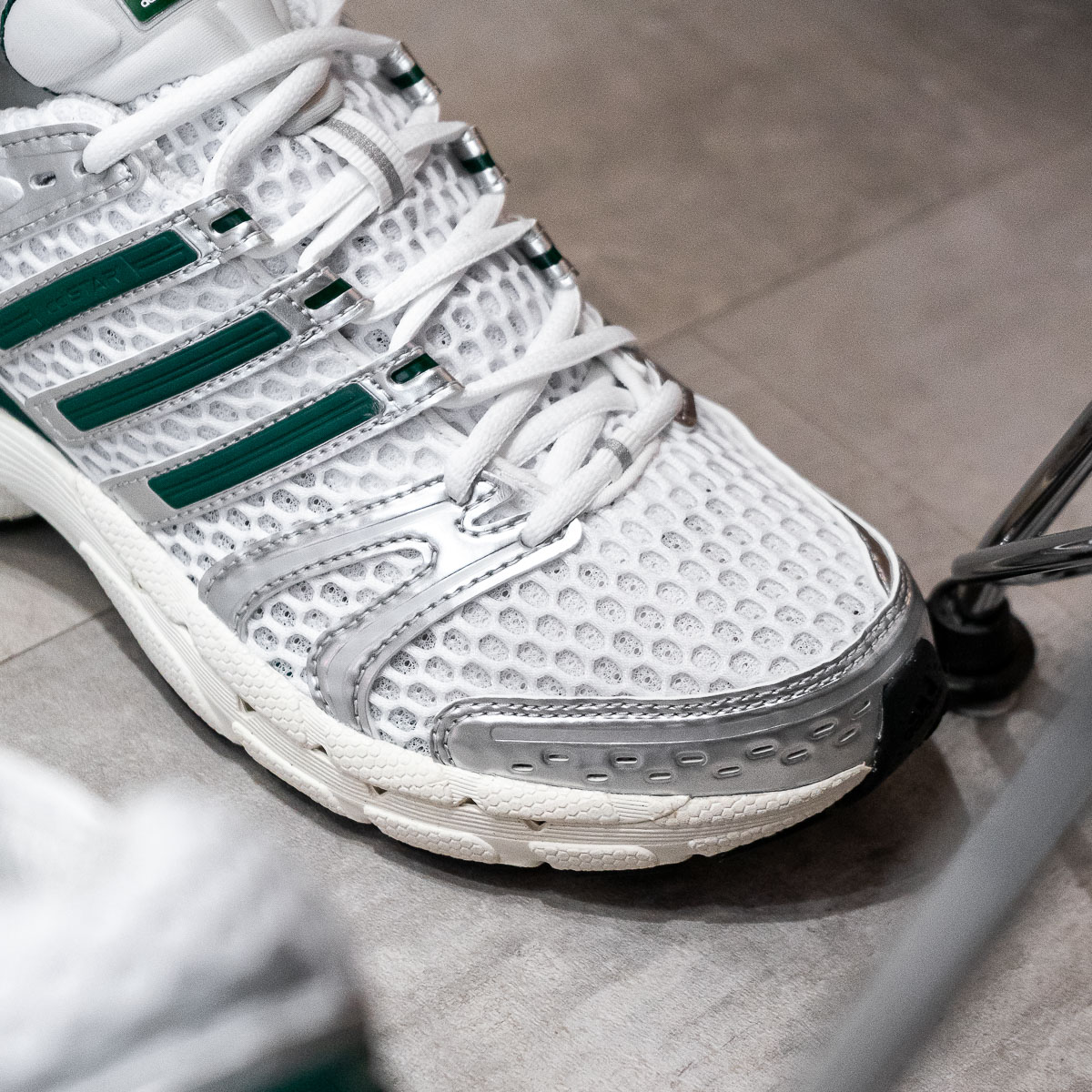 Adistar Control 5 - White Green