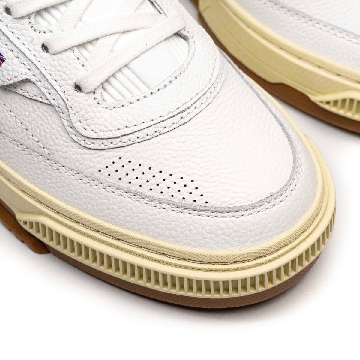 Club C LTD - White Vintage Black