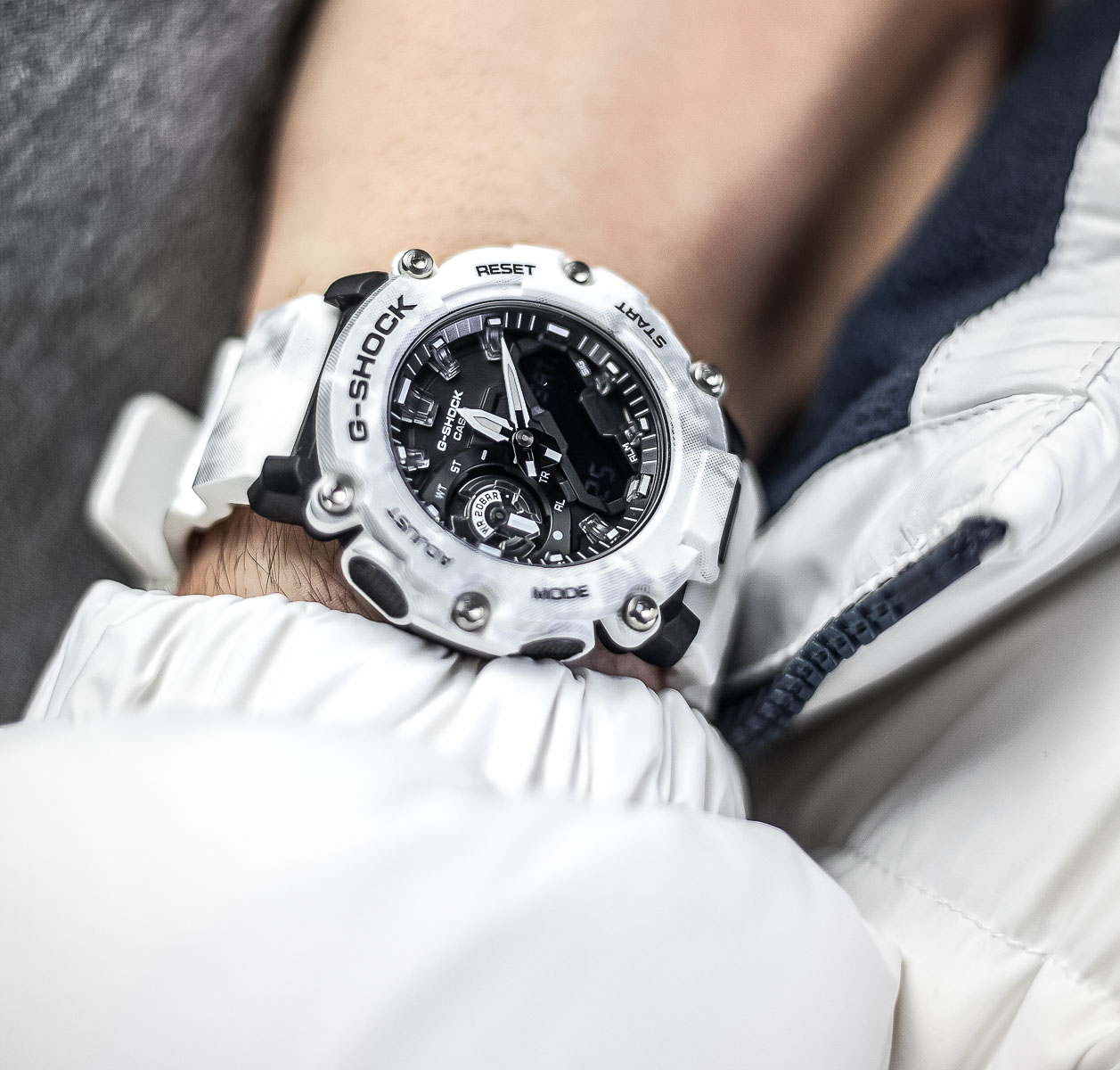 G-Shock GA-2200GC-7AER - Snow Camo - White mood