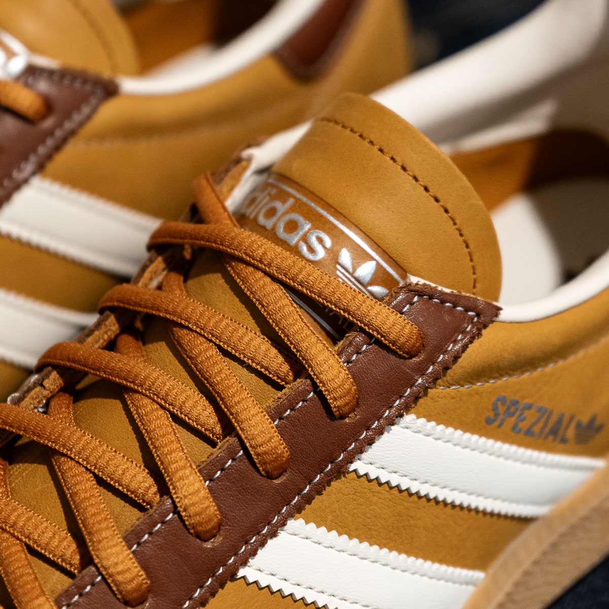 Handball Spezial - Brown