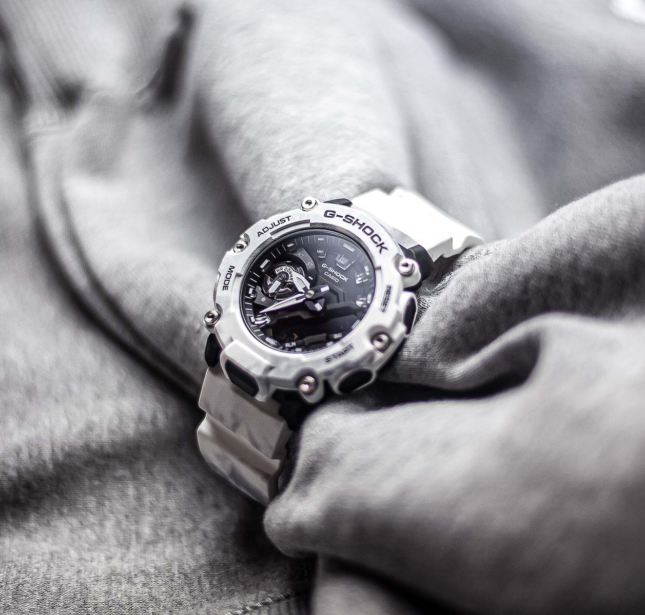 G-Shock GA-2200GC-7AER - Snow Camo - White mood