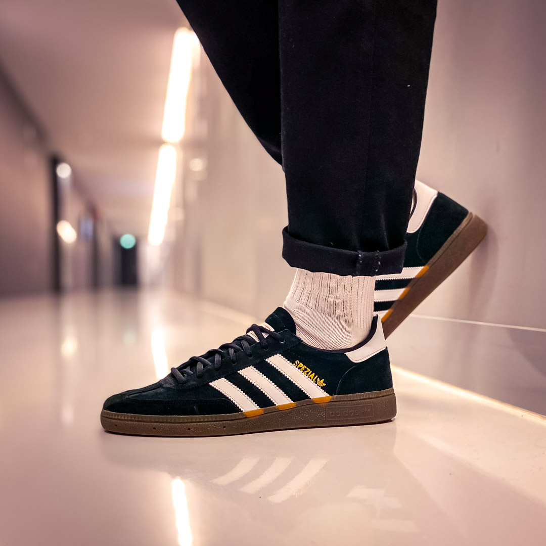 Handball Spezial - Black White